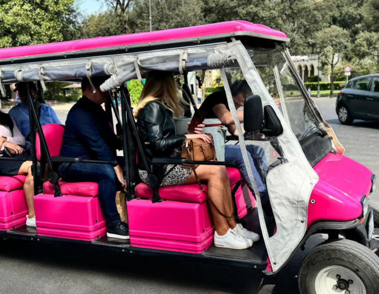 Noleggio Golf Cart Roma vs Tour Guidato: Quale Scegliere per Visitare la Città?